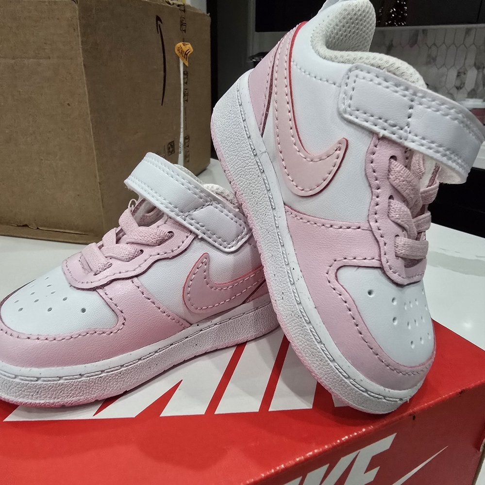 Pink Nike Court Borough Low 2 SE